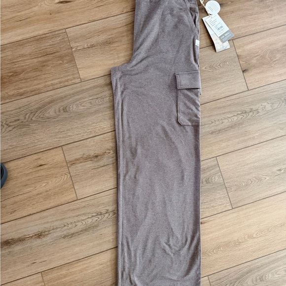 BNWT Vuori Halo Cargo Wideleg Pants (Size Small) - Picture 3 of 8